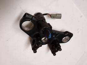 Y0724.t Buell J0105.t Blast 500 Fork Bridge Crown Upper Holder With Ignition Switch And Bar