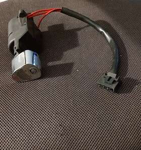 53560-93a Harley-davidson 03 Road Glide Touring Fltri Oem Ignition Lock Switch Barrel No Key 1093