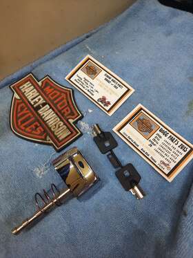 71400017a Harley-davidson Genuine Oem Touring Ignition Switch Knob With 2 Keys