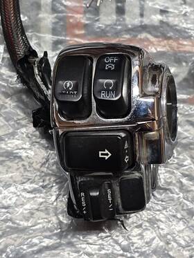 71613-96a Harley-davidson 2007 Cvo Road King Chrome Handlebar Switches