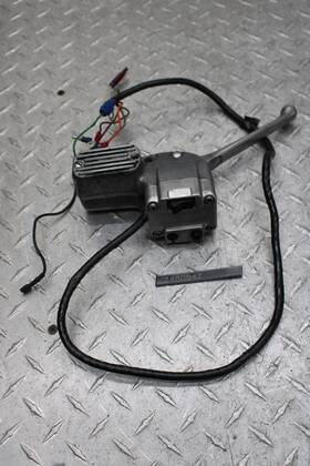 7480947 Harley-davidson 1973 Sportster 1000 Xlch Right Master Clip On Kill Start Switch 7480947 Harley-davidson 1973 Sportster 1000 Xlch Right Master Clip On Kill Start Switch