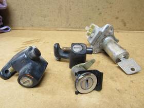 35010-371-671 Honda 1975 Gl1000 Gold Wing Ignition Lock Seat Shelter