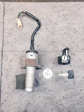 Honda 35010-kb7-000 1983-84 Xl200 1982-83 Xl250 1982 Xl500 Ignition Switch And Helmet Lock Set