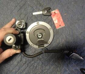 35010-mjw-a04 Honda Cbr 500 / Cb500f 16- 24 Lock Set Ignition Gas Cap Seat - Oem