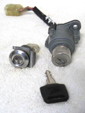 35100-mz0-007 Honda 99 Valkyrie Gl1500 C Ignition Seat Lock Key Oem
