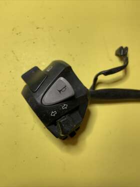 35200-k33-a02 Honda 2018 Cbr300r Left Clip On Handle Horn Signals Switch Oem #w