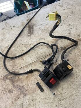 Suzuki 34646-967 1986 Gsxr750 Kill Switch Horn Starter Controls Set Pair Oem Used