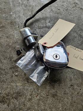 37100-38835 Suzuki 95-03 Intruder Vs800 Lock Set Ignition Fuel Door With Key