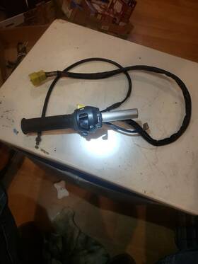 E13000114 Suzuki 374-18/ 2004 Gsxr 750 Left Hand Switch With Oem Horn A