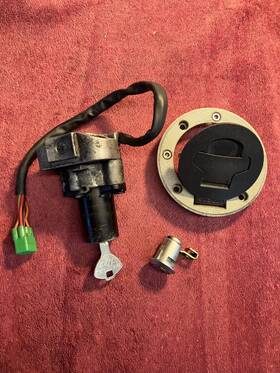 37800-24813 Suzuki 99-07 Hayabusa Lock Set Ignition Switch Fuel Cap And Rear 37800-24813 Suzuki 99-07 Hayabusa Lock Set Ignition Switch Fuel Cap And Rear