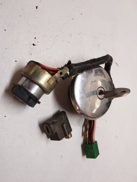 Suzuki 44200-30830 1985 Sp250 Lock Set Gas Cap Steering Ignition Switch