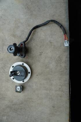 47611-17ko Suzuki 05 Gsxr 1000 Ignition Key Lockset E-3689