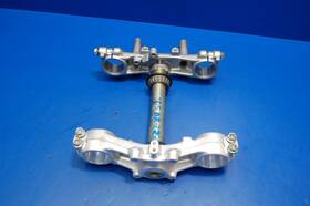Suzuki 51410-13eb0 2005 01-07 Drz250 Dr-z250 Oem Steering Stem Triple Tree Fork Clamp