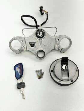 Triumph T2501026 2005-2010 Sprint St Oem Ignition Lockset Key Switch Gas Cap