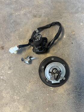 1ws-24602-00-00 Yamaha 22-24 Yzf-r7 Yzf R7 Lock Set Ignition Switch Cap And Seat Oem
