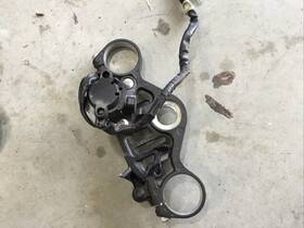 2cr-82501-11-00 Yamaha 15-19 R1 R1s Lock Set Gas Cap Ignition Trunk Top Triple Clamp