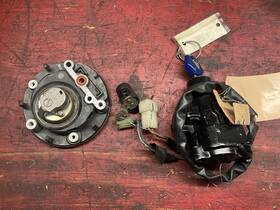 5sl-82501 Yamaha 3892a7 2002 R1 Main Switch Steering Lock And Fuel Cap With Key 1 00
