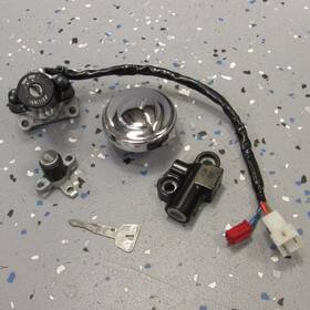 5c7-2580w-20-00 Yamaha Complete Lock Set With Key Ignition Switch Gas Cap 08-17 Xv1900 Raider 1900