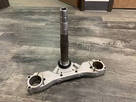 5ks-23340-00-00 Yamaha Xvs650 650 Vstar Xvs1100 1100 Lower Fork Holder Steering Stem Tree Oem