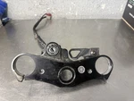 07 08 Yamaha Yzf R1 Upper Triple Tree Clamp W/ Ignition No Key. Fixed Price $87.50.